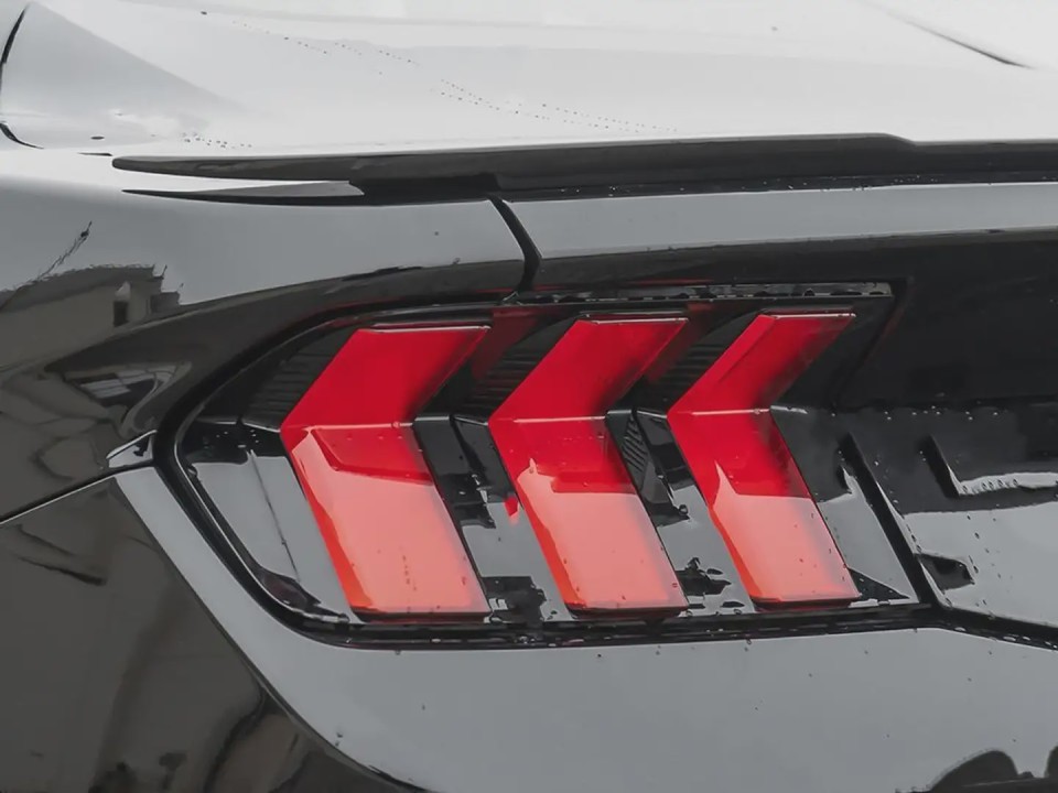 Ford Mustang - foto 19