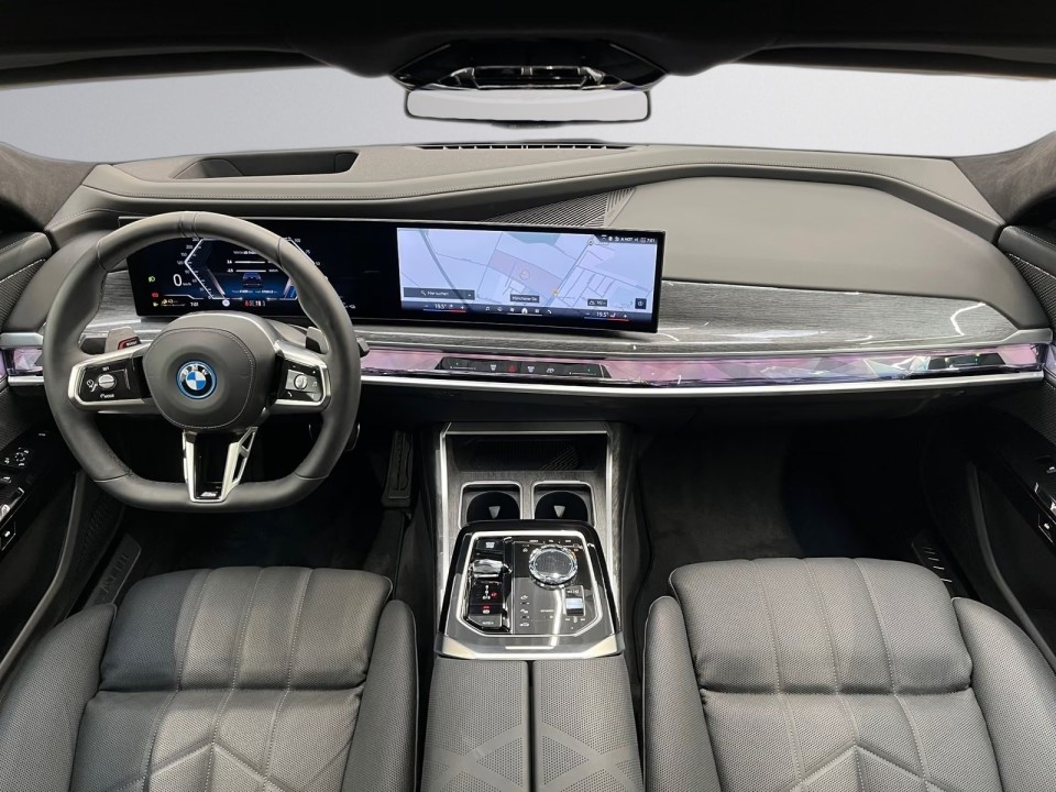 BMW Seria 7 750e xDrive M-Sport (5)