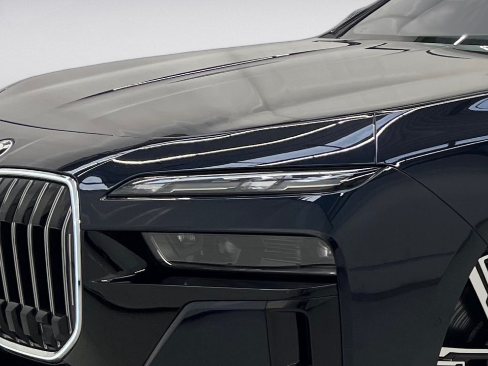 BMW Seria 7 750e xDrive M-Sport - foto 11