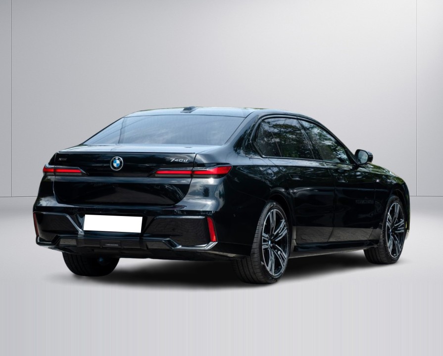 BMW Seria 7 740d xDrive M-Sport (2)