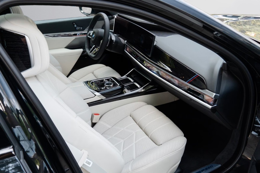 BMW Seria 7 740d xDrive M-Sport - foto 13