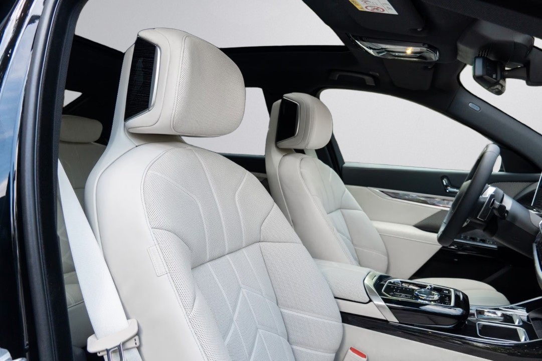 BMW Seria 7 740d xDrive M-Sport - foto 12