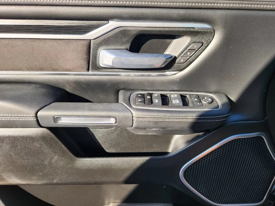 Dodge RAM 1500 Laramie - foto 22