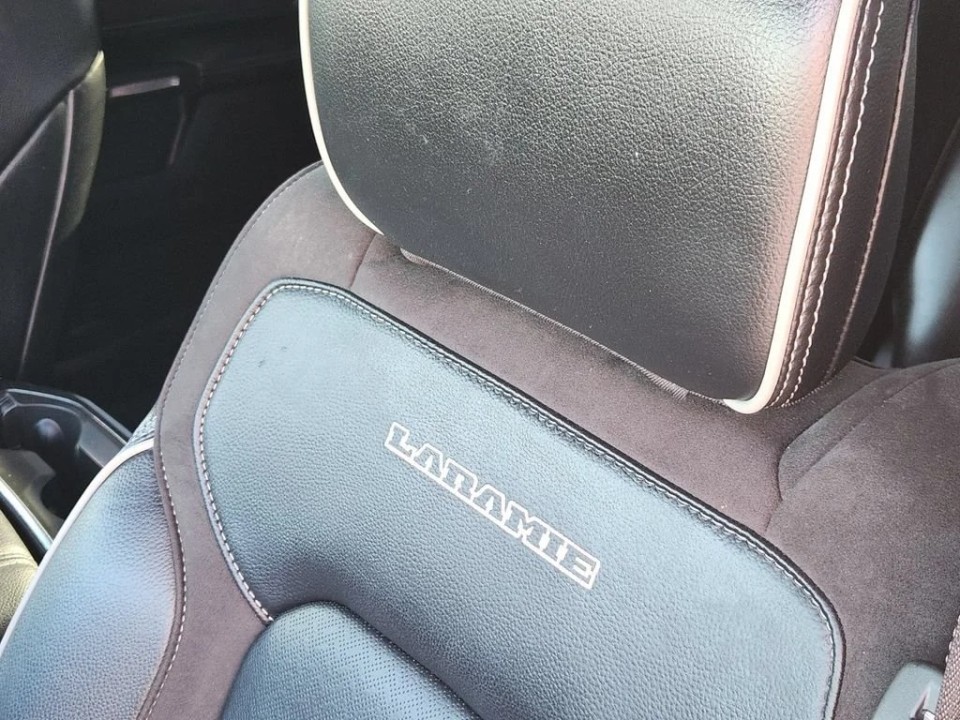 Dodge RAM 1500 Laramie - foto 19