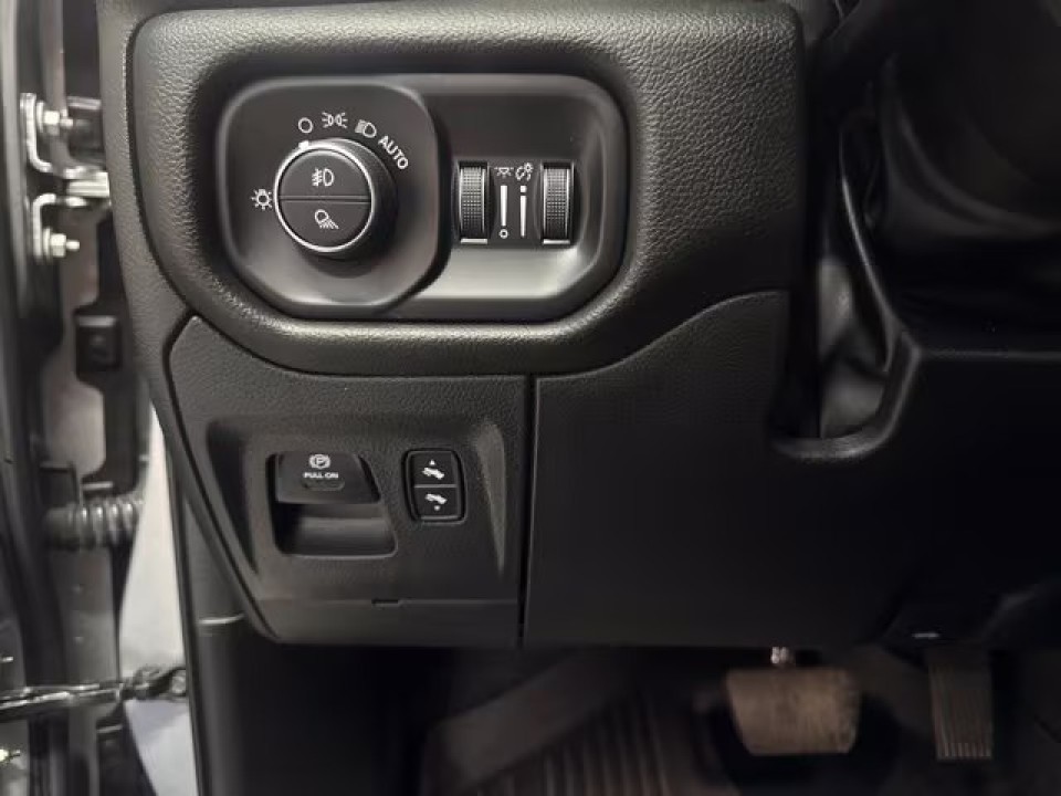 Dodge RAM 1500 Laramie - foto 26