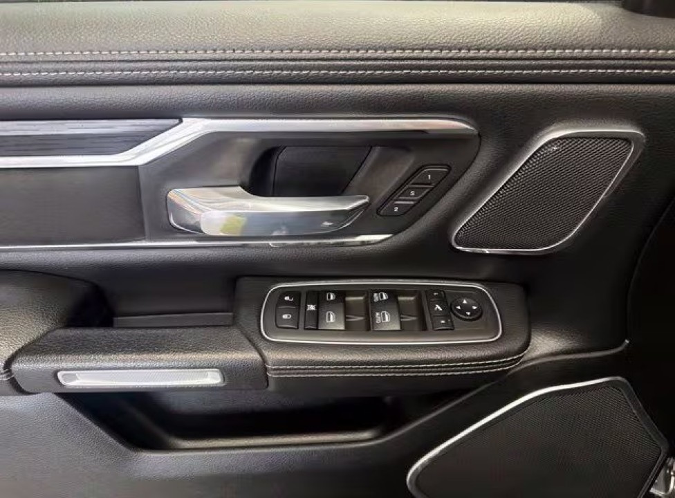 Dodge RAM 1500 Laramie - foto 38