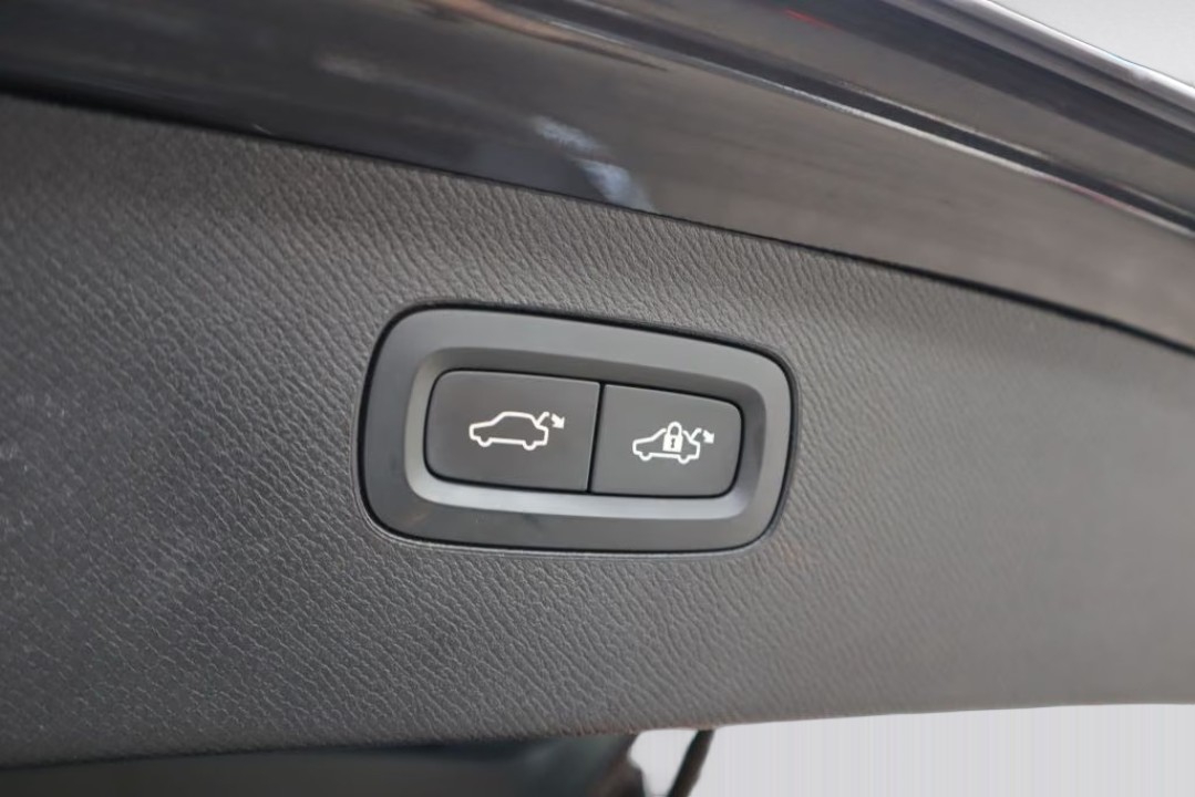 Volvo XC 90 B5 D AWD Ultimate Bright - foto 24