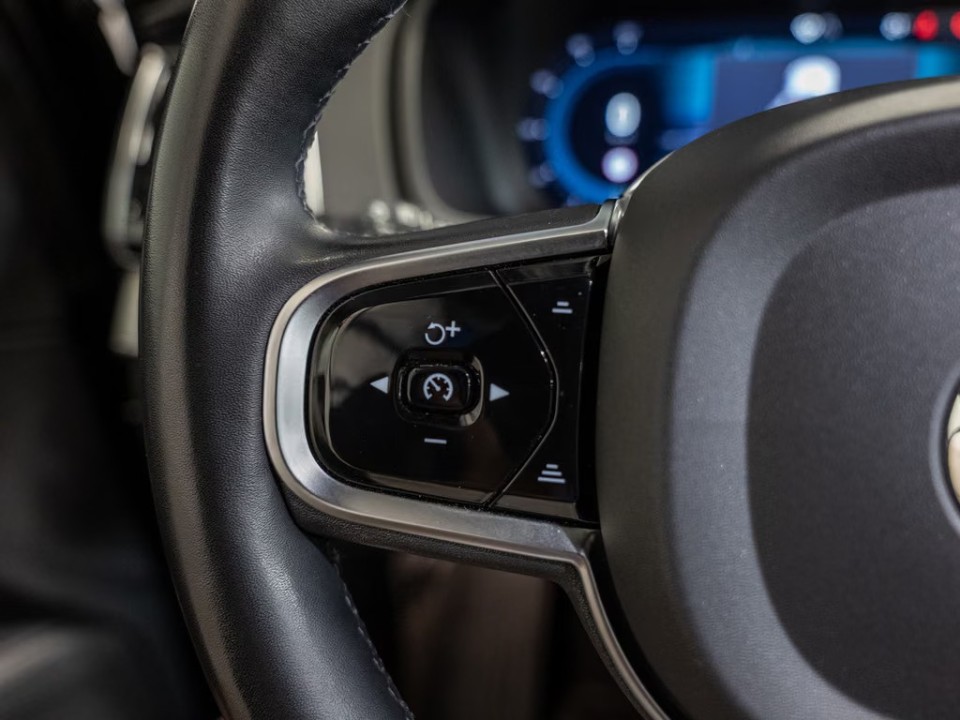 Volvo XC 90 B5 D AWD Ultimate Dark - foto 17