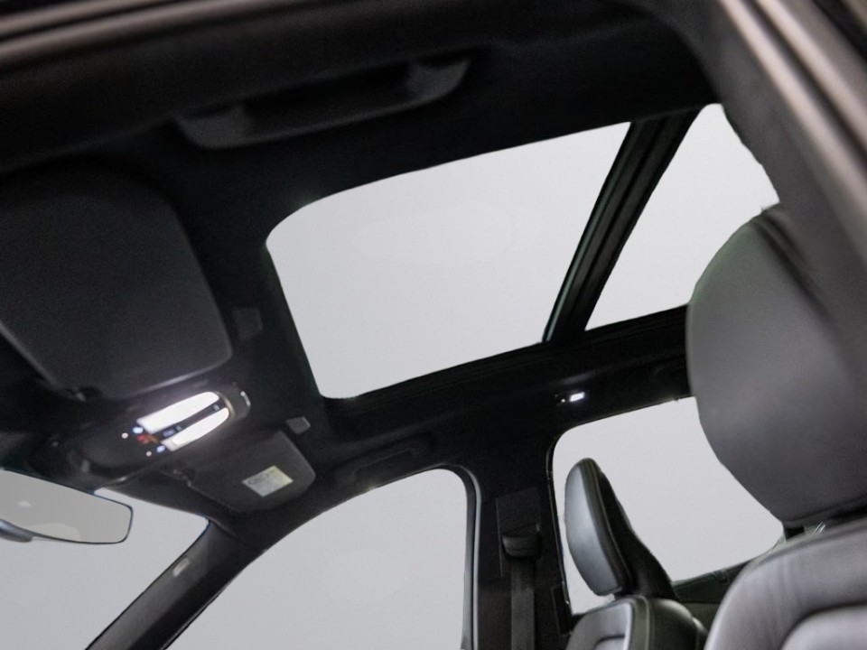 Volvo XC 90 B5 D AWD Ultimate Dark - foto 27