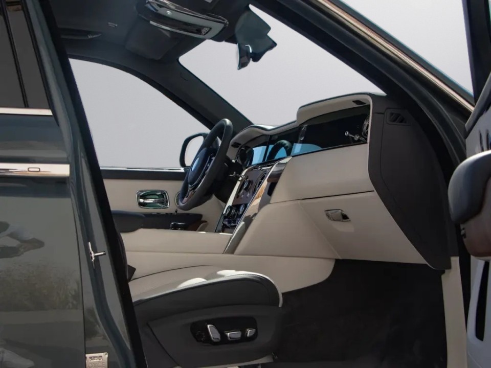 Rolls-Royce Cullinan - foto 15