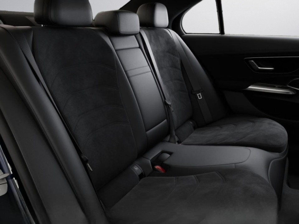 Mercedes-Benz E 300de 4MATIC AMG Line - foto 17