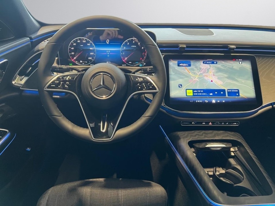 Mercedes-Benz E 200 4MATIC - foto 7