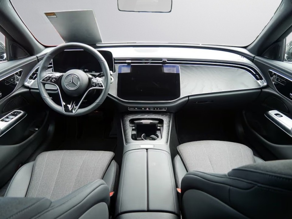 Mercedes-Benz E 200 4MATIC Avantgarde - foto 7
