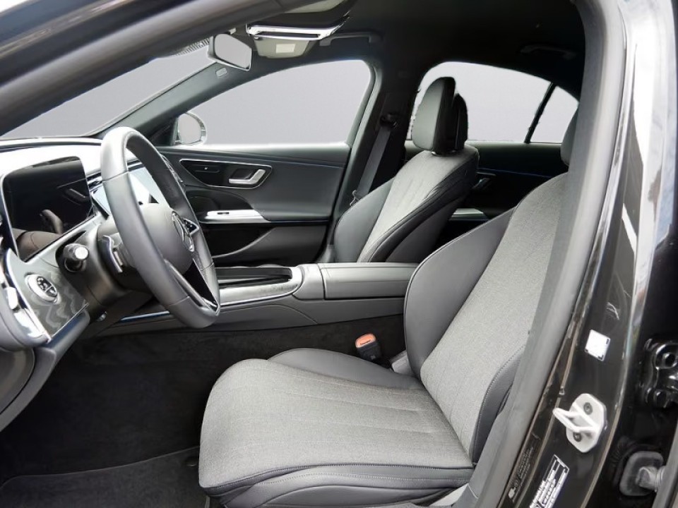 Mercedes-Benz E 200 4MATIC Avantgarde (4)