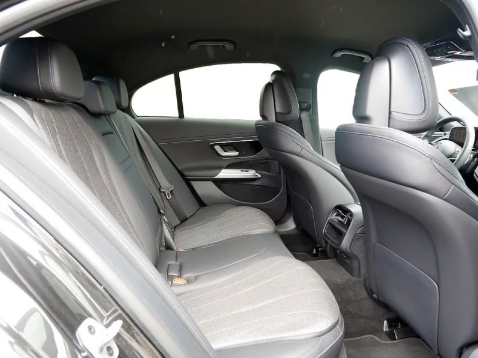 Mercedes-Benz E 200 4MATIC Avantgarde (5)