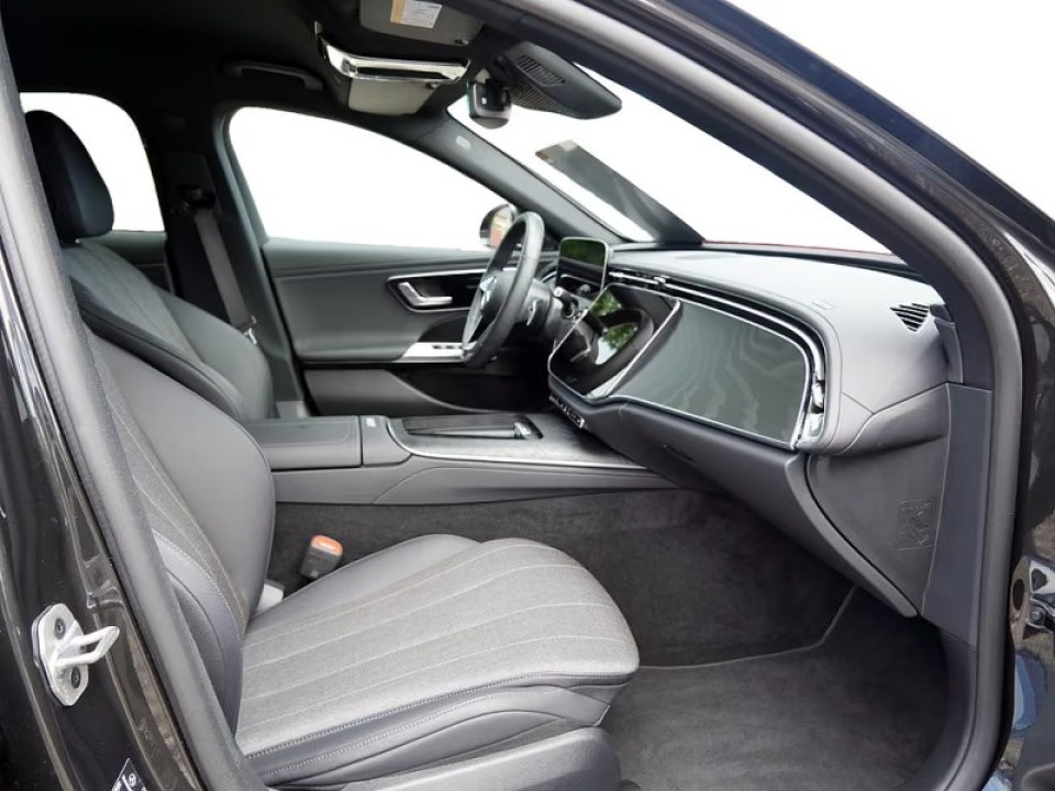 Mercedes-Benz E 200 4MATIC Avantgarde - foto 6