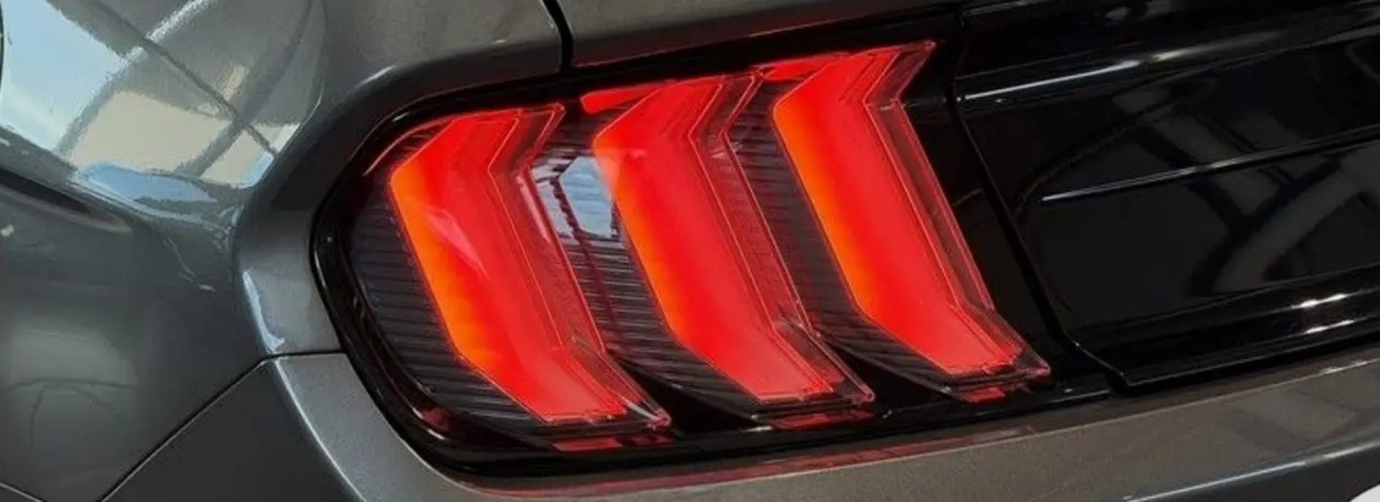 Ford Mustang GT - foto 32