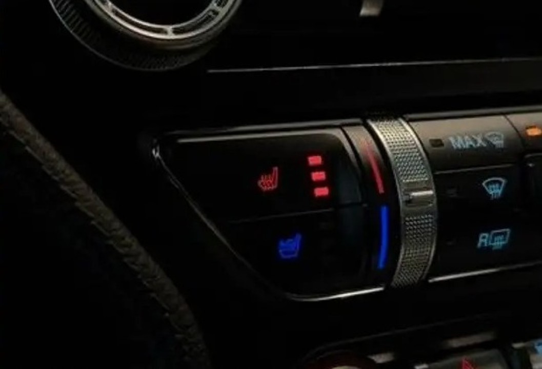 Ford Mustang GT - foto 13