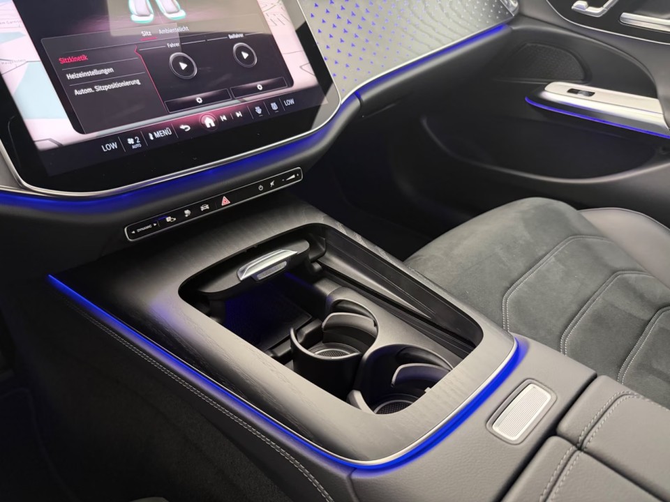 Mercedes-Benz E 300e 4MATIC AMG Line - foto 20