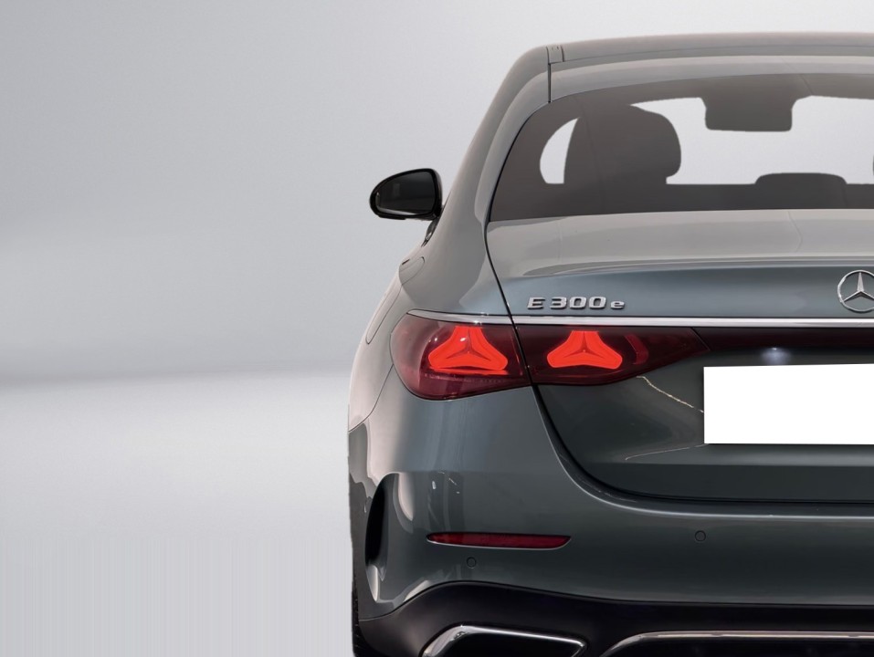 Mercedes-Benz E 300e 4MATIC AMG Line - foto 33