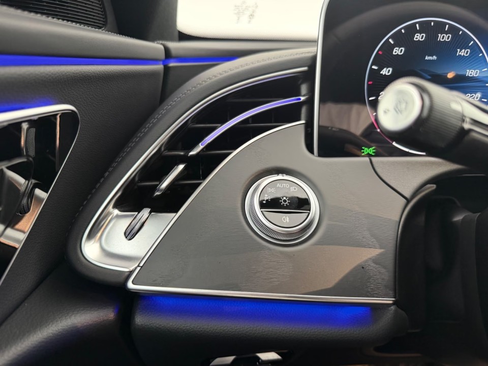 Mercedes-Benz E 300e 4MATIC AMG Line - foto 21