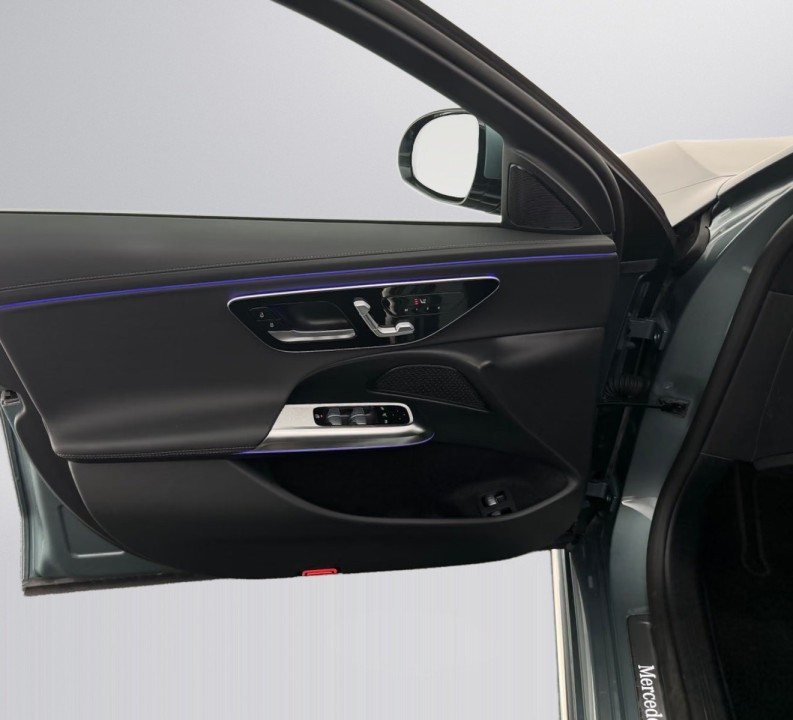 Mercedes-Benz E 300e 4MATIC AMG Line - foto 27