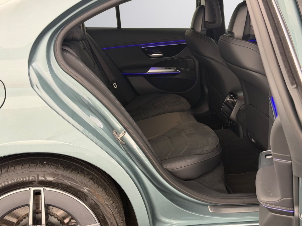 Mercedes-Benz E 300e 4MATIC AMG Line - foto 14