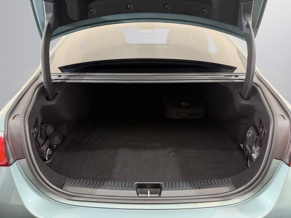Mercedes-Benz E 300e 4MATIC AMG Line - foto 39