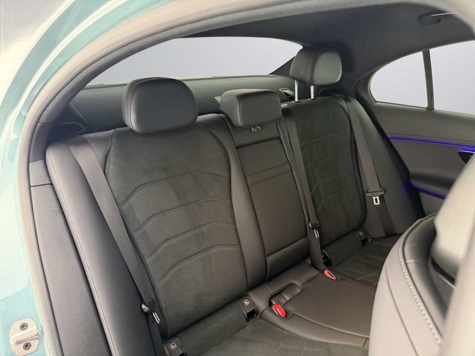 Mercedes-Benz E 300e 4MATIC AMG Line - foto 13