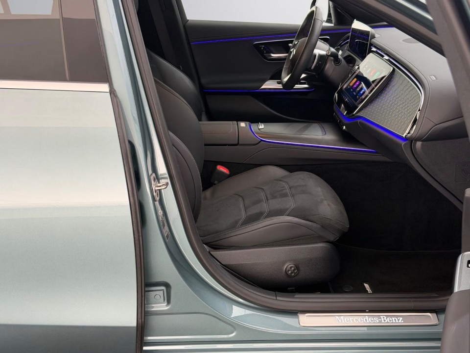 Mercedes-Benz E 300e 4MATIC AMG Line - foto 16