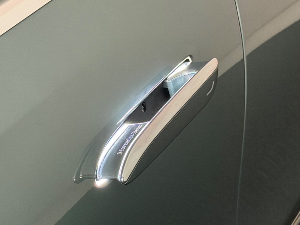 Mercedes-Benz E 300e 4MATIC AMG Line - foto 31