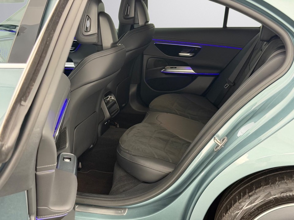 Mercedes-Benz E 300e 4MATIC AMG Line - foto 11
