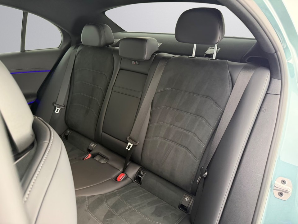 Mercedes-Benz E 300e 4MATIC AMG Line - foto 12