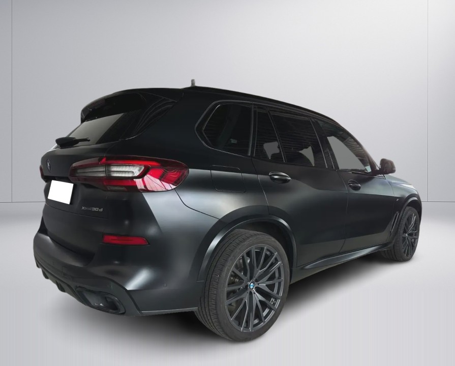 BMW X5 xDrive30d Black Vermilion (2)