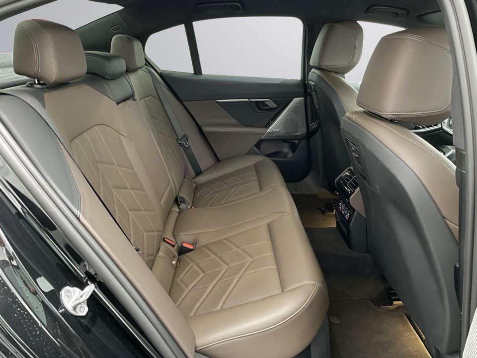BMW Seria 5 520d Limousine - foto 27