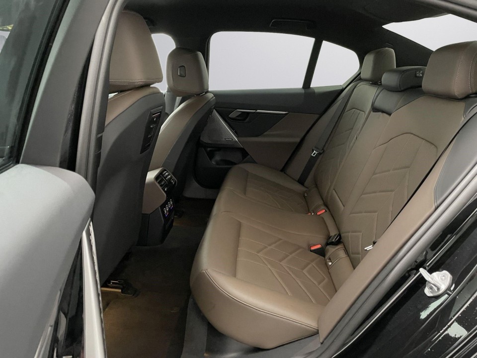 BMW Seria 5 520d Limousine - foto 28
