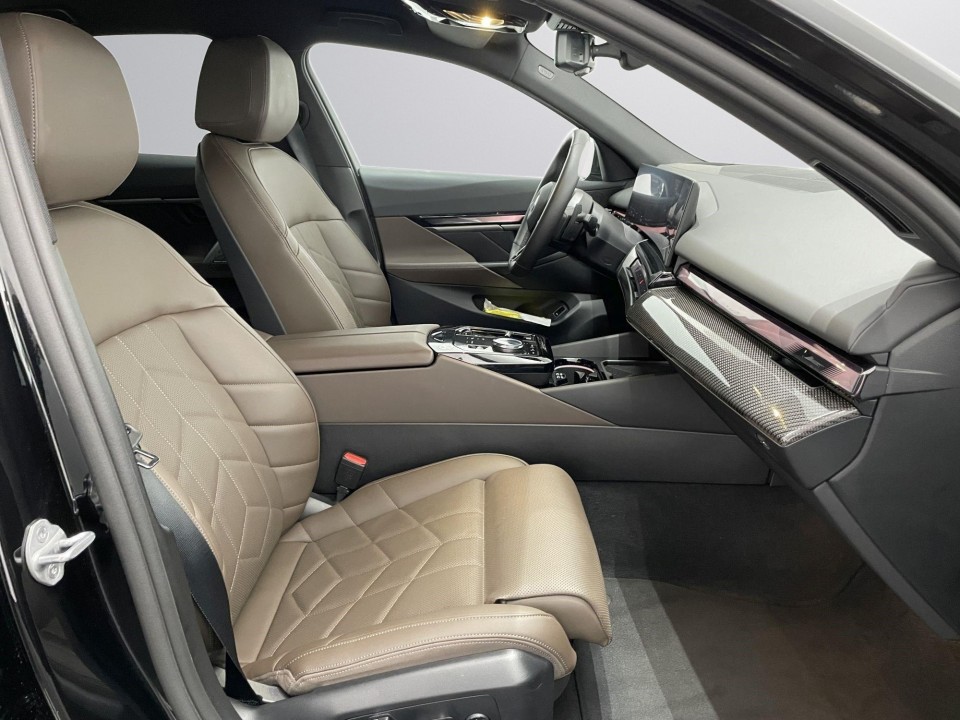 BMW Seria 5 520d Limousine - foto 11