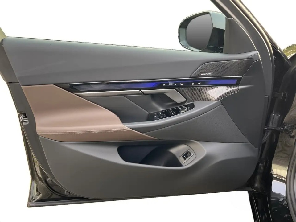 BMW Seria 5 2025 — imagine 20