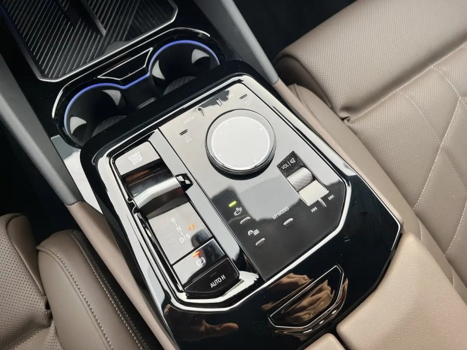 BMW Seria 5 2025 — imagine 18