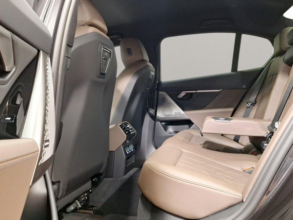 BMW Seria 5 2025 — imagine 5