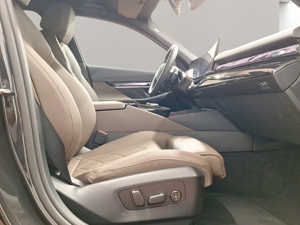BMW Seria 5 2025 — imagine 16