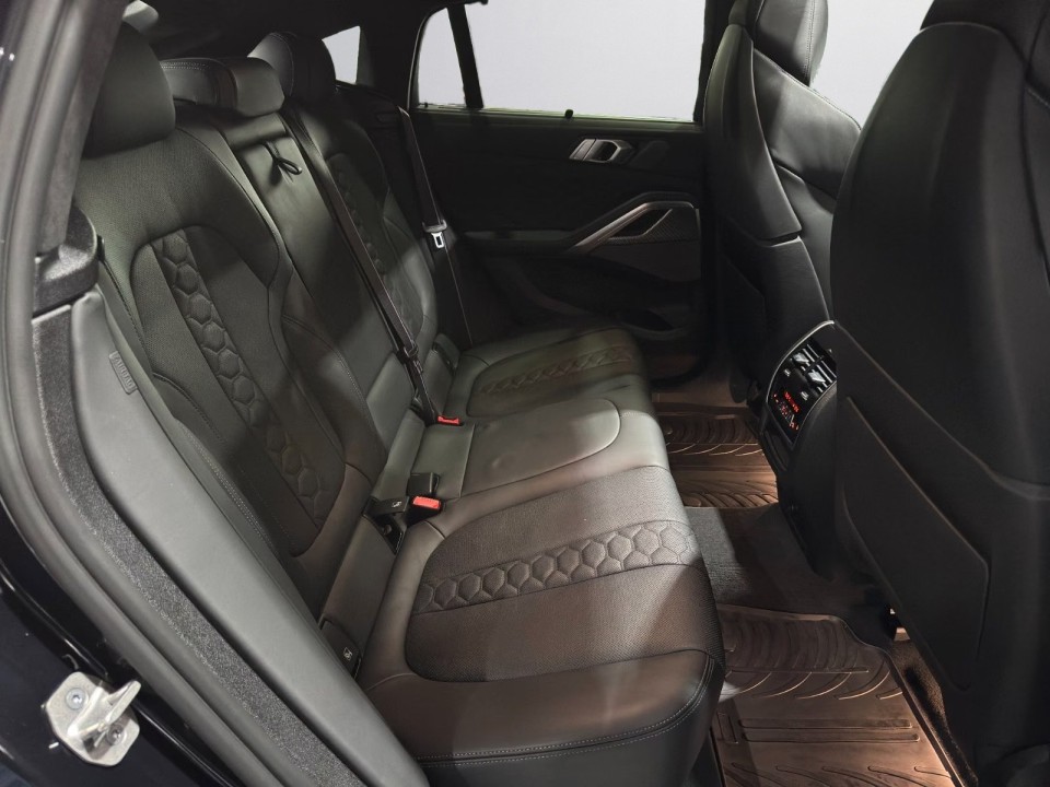 BMW X6 M Competition - foto 23