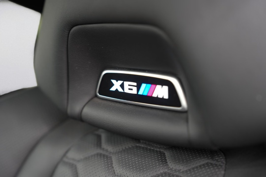 BMW X6 M Competition - foto 12