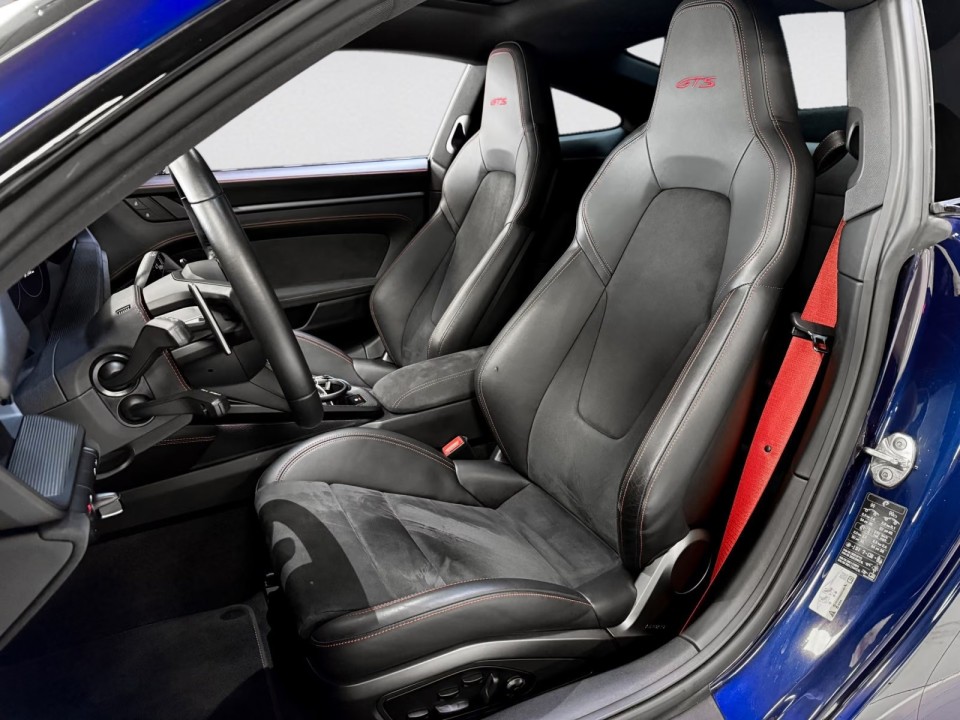 Porsche 911 Carrera 4 GTS - foto 12