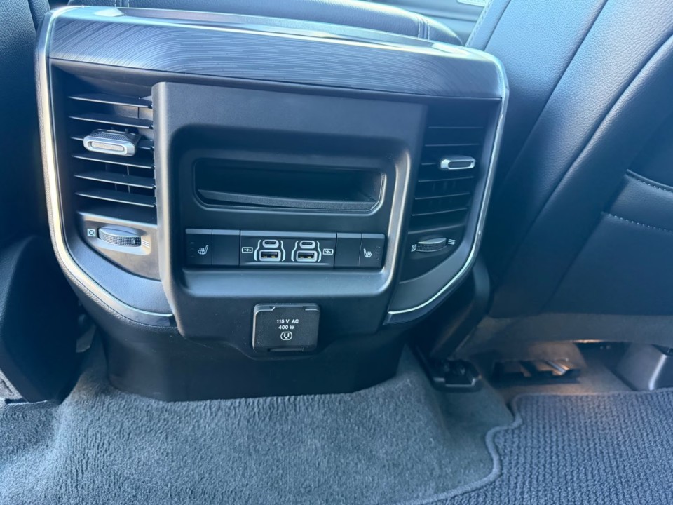 Dodge RAM 1500 Laramie Night Edition - foto 12