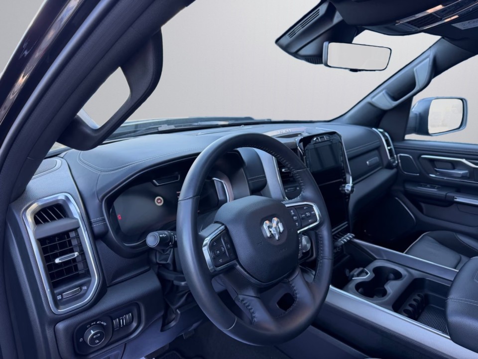 Dodge RAM 1500 Laramie Night Edition - foto 6