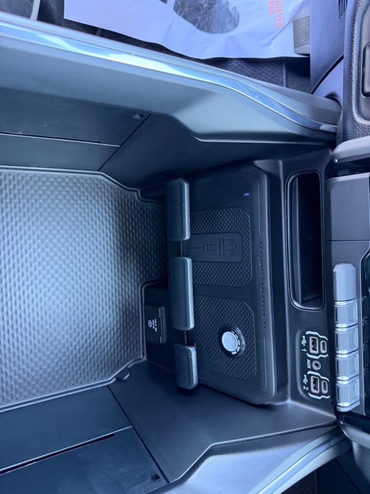 Dodge RAM 1500 Laramie Night Edition - foto 13