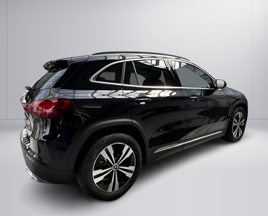 MERCEDES-BENZ GLA 2024 — imagine 3