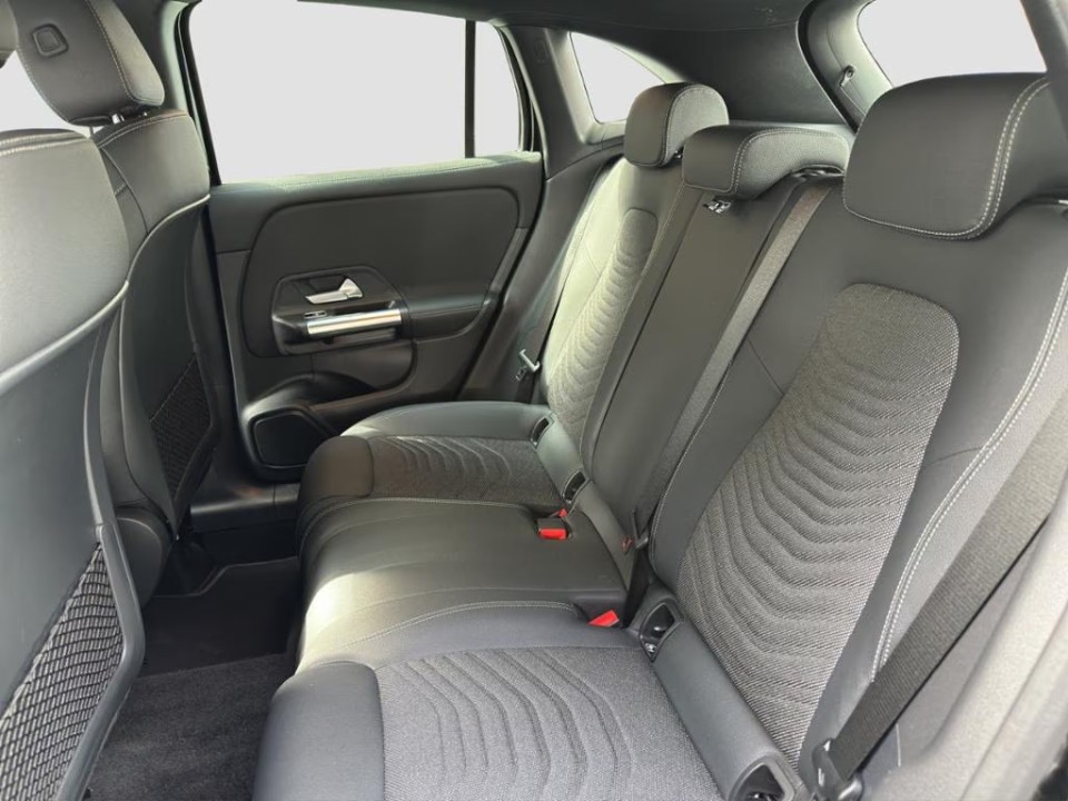 Mercedes-Benz GLA 200d - foto 12