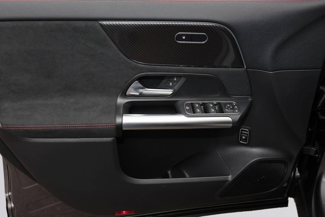 MERCEDES-BENZ GLA 2025 — imagine 20